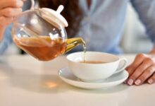 ممارسات شائعة تُفقد الشاي قيمته الغذائية