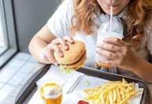 علماء: بهذه الطريقة يؤثر تيك توك في شهية المراهقين
