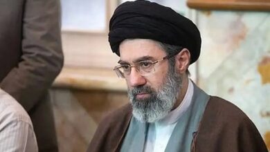 الخامنئي يعين ستة قادة بالقوات المسلحة الإيرانية
