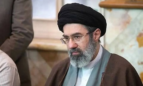 الخامنئي يعين ستة قادة بالقوات المسلحة الإيرانية