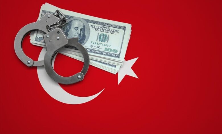 تركيا توقف 201 مشتبهاً بشبكة احتيال دولية