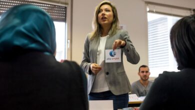 قرار قضائي يغلق مركزاً فرنسياً بطهران