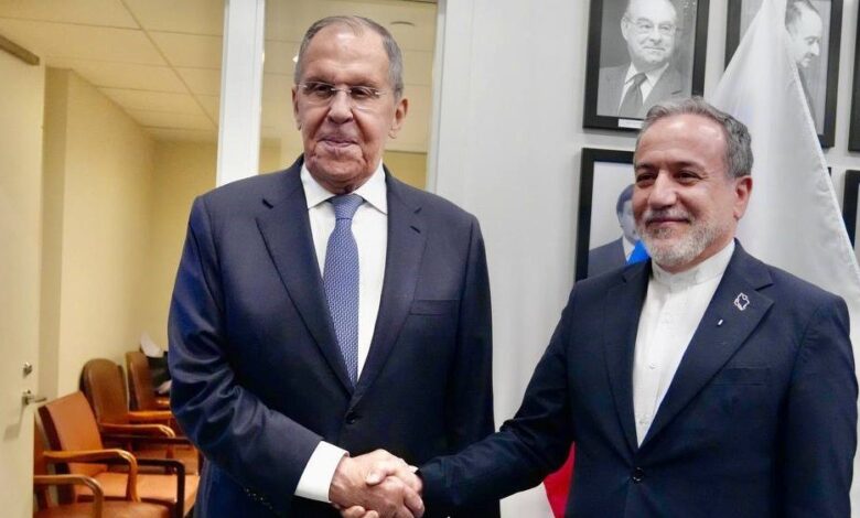 لافروف وعراقجي يؤكدان أهميّة الحل الدبلوماسي لإنهاء التوتّرات