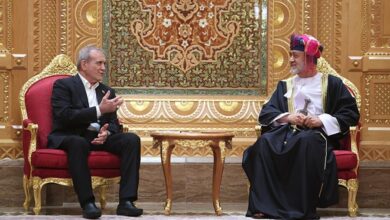 بزشكيان وسلطان عمان يؤكدان أهمية تعزيز التعاون الإقليمي المشترك