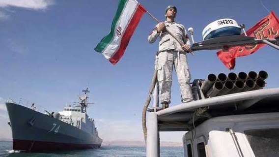 البحرية الإيرانية: نفّذنا أكثر من 20 عملية ضد السفن الأميركية ونحو 300 هجوم بالصواريخ والمسيّرات
