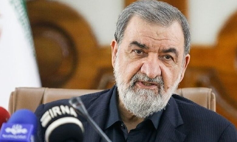 رضائي: قيادة الخامنئي تعزّز مكانة إيران وانتصارها